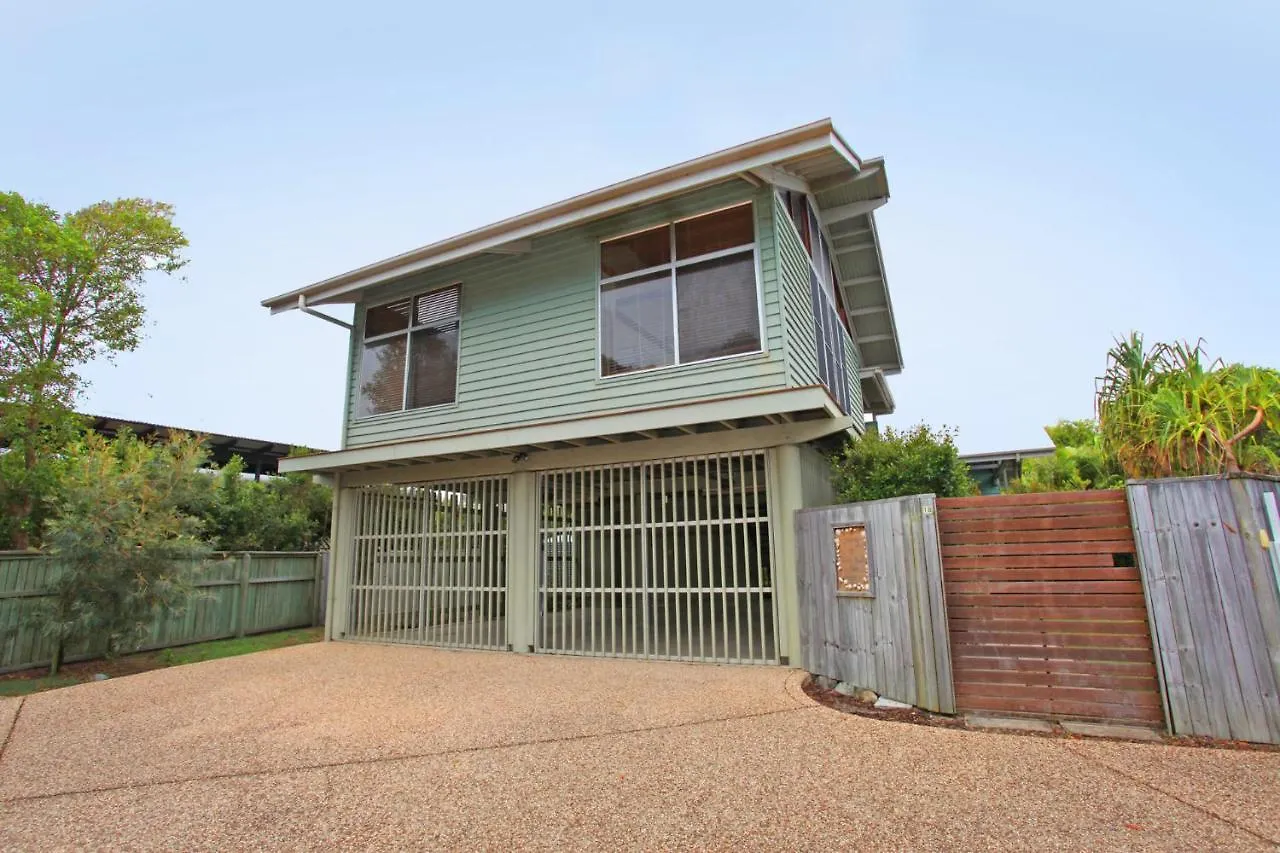18 Northbeach Place, Mudjimba Beach - Pet Friendly, Linen Included, Wifi Villa