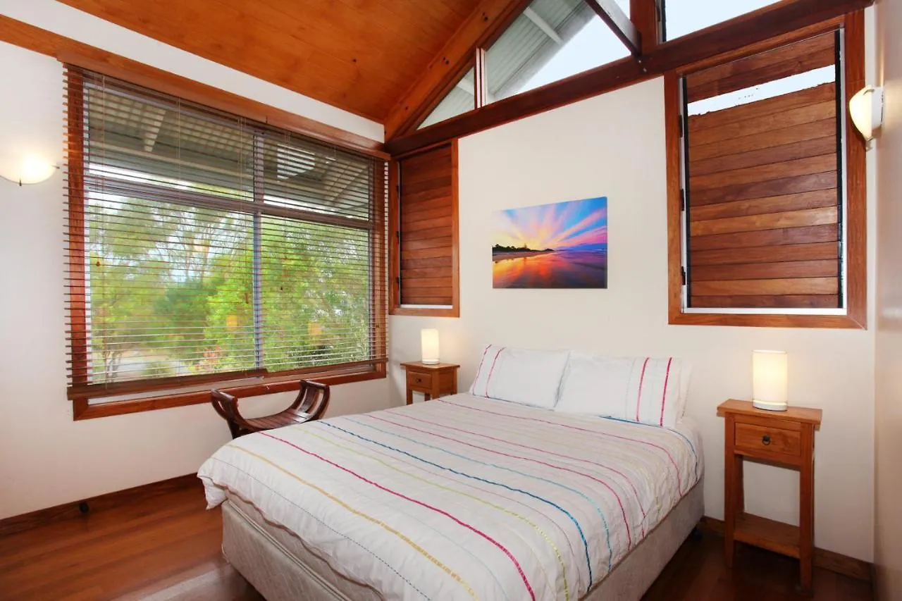 18 Northbeach Place, Mudjimba Beach - Pet Friendly, Linen Included, Wifi Villa Australia